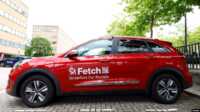 Mobil tanpa sopir Fetch diparkir di luar kantor Imperium Drive di Milton Keynes, Inggris, 8 Juni 2022.( REUTERS/Andrew Boyers)