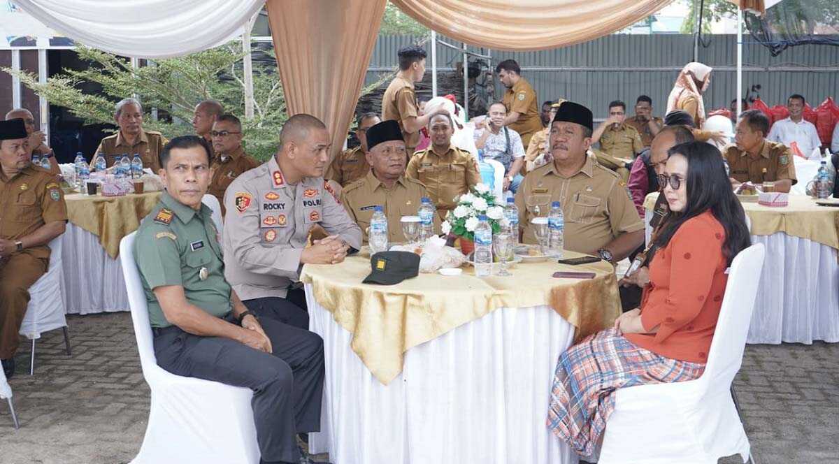 pembangunan menara masjid agung asahan Bupati, Wakil Bupati Asahan dan Forkopimda dalam acara peletakan batu pertama menara Masjid Agung H Achmad Bakrie Kisaran, Selasa (27/6/2023). (Dok Diskominfo Asahan)