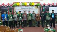 pimpinan daerah Muhammadiyah Karimun Ketua PD Muhammadiyah Karimun terpilih, H Usman S Ag (tengah) bersama 10 anggota formatur yang otomatis jadi unsur pimpinan berfoto usai Musyda Muhammadiyah ke-5 di Gedung Nasional, Tanjung Balai Karimun, Selasa (20/6/2023). (JurnalTerkini.id/rusdi)