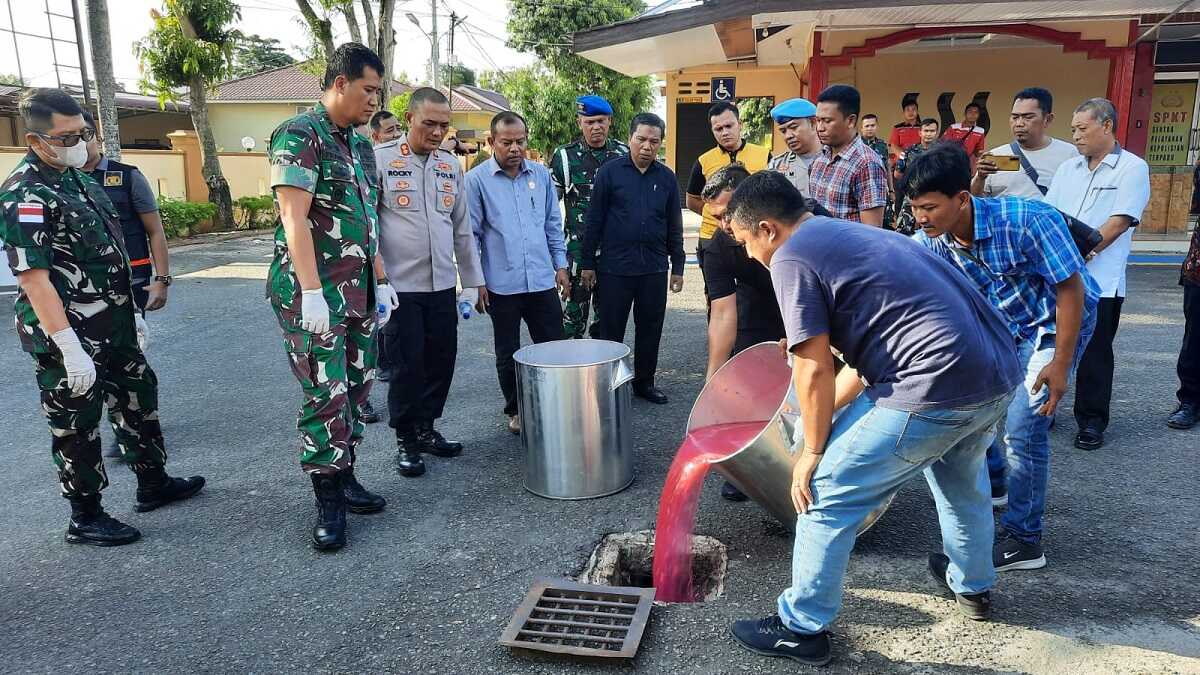 Pemusnahan barang bukti narkoba jenis sabu-sabu dan pil ekstasi yang digelar Polres Asahan, Jumat (16/6/2023). (Dokumentasi pribadi)