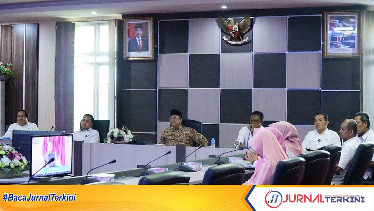 Wakil Bupati Karimun Anwar Hasyim mengikuti Rakornas Pengawasan Intern (Wasin) 2023 secara virtual di Kantor Bupati Karimun, Rabu (14/6/2023). (JurnalTerkini.id/Jansen)