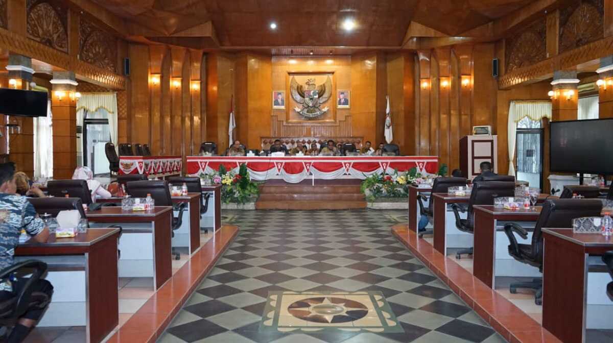ranperda lpp apbd asahan Rapat paripurna DPRD Asahan dengan agenda penyampaian Ranperda Laporan Pertanggungjawaban Penggunaan (LPP) Anggaran Pendapatan dan Belanja Daerah (APBD) 2022 di gedung DPRD setempat, Senin (12/6/2023). (Dokumentasi Pribadi)