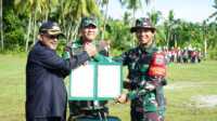 Bupati Karimun Aunur Rafiq membuka TMMD ke-117 di Lapangan Sepak Bola IPB Kelurahan Buru, Kecamatan Buru, Rabu (12/7/2023). (JurnalTerkini.id/yogi)