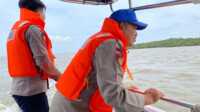 Tim SAR melakukan pencarian terhadap kru kapal SB Karunia Jaya 01 yang jatuh di perairan Tanjungbatu, Kecamatan Kundur, Kabupaten Karimun, Senin (31/7/2023). (Dokumentasi pribadi)