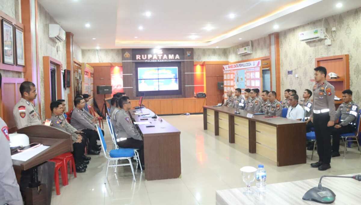 Latihan Pra Operasi Patuh Seligi 2023 dipimpin Wakapolres Karimun Kompol Petra CK Tumengkol di Rupatama Polres Karimun, Jumat (7/7/2023). (Dok. Humas Polres Karimun)