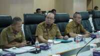 Rakor IPAK asahan Sekretaris Daerah Kabupaten Asahan John Hardi Nasution (tengah) menghadiri rapat koordinasi dalam rangka peningkatan dimensi pengalaman pada Indeks Perilaku Anti Korupsi (IPAK) di Kantor Gubernur Sumut, Selasa (25/7/2023). (Dok. diskominfo asahan)
