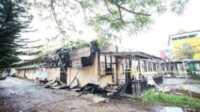 kebakaran RS Puri Husada Tembilahan Gedung RSUD Puri Husada Tembilahan Indragiri Hilir yang terbakar Selasa (18/7/2023) dinihari. (JurnalTerkini.id/Abdullah)