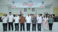 masterplan smart city asahan Sekda Asahan John Hardi Nasution bersama sejumlah pejabat berfoto di sela bimtek tahap I penyusunan materplan smart city di Kantor Bupati Asahan, Rabu (5/7/2023). (Dokumentasi pribadi)