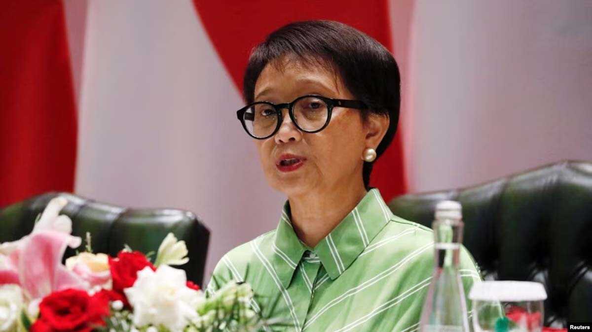 menlu retno marsudi Menlu Retno Marsudi menyampaikan sambutannya saat jumpa pers di Jakarta, 5 Mei 2023. (Foto: REUTERS/Ajeng Dinar Ulfiana)