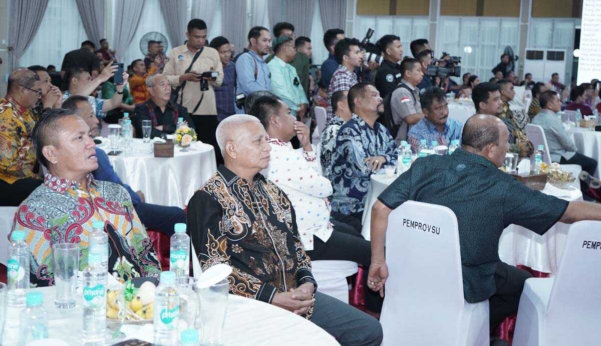 Bupati Asahan H Surya (tengah) menghadiri acara pisah sambut Kapolda Sumut di Aula Tengku Rizal Nurdin Rumah Dimas Gubernur, Jum'at malam (21/07/2023) malam. (Dok. Diskominfo Asahan)