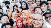 survei utting anies baswedan Bakal calon presiden dari Koalisi Perubahan untuk Persatuan (KPP) Anies Baswedan di tengah sebagian pendukungnya. (Instagram @an8esbaswedan)
