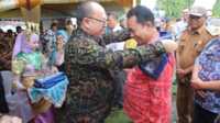tim penilai desa provinsi sumut kunjungi desa rawang asahan Tim Penilai Lomba Desa dan Kelurahan Provinsi Sumatera Utara melakukan penilaian ke Desa Rawang Lama, Kecamatan Rawang Panca Arga, Kabupaten Asahan, Kamis (06/07/2023). (Dok. Diskominfo Asahan)