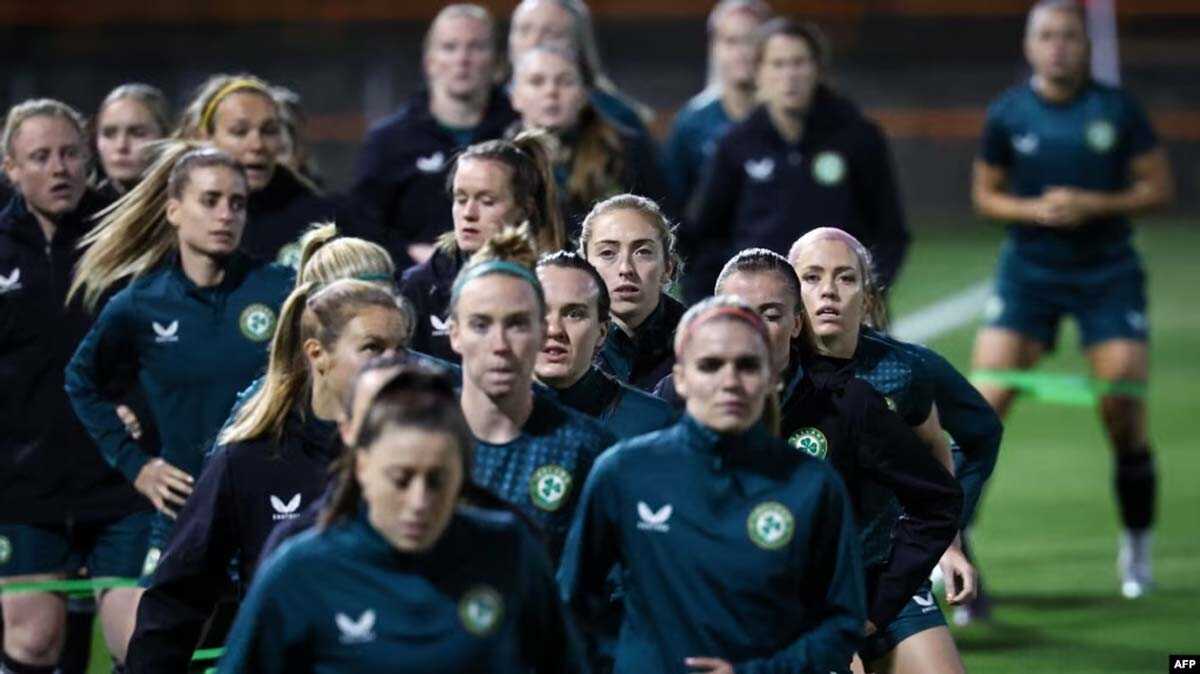 Para pemain timnas putri Irlandia berpartisipasi dalam sesi latihan di Leichhardt Oval di Sydney Rabu 19 Juli 2023, menjelang turnamen sepak bola Piala Dunia Perempuan.