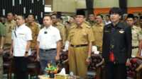 Bupati Indragiri Hilir (Inhil) HM Wardan (2 kanan) membuka workshop evaluasi pengelolaan keuangan dan pembangunan desa 2023 di gedung daerah Engku Kelana Tembilahan, Selasa (18/07/2023). (Dok. Bagian Prokopim Setda Inhil)