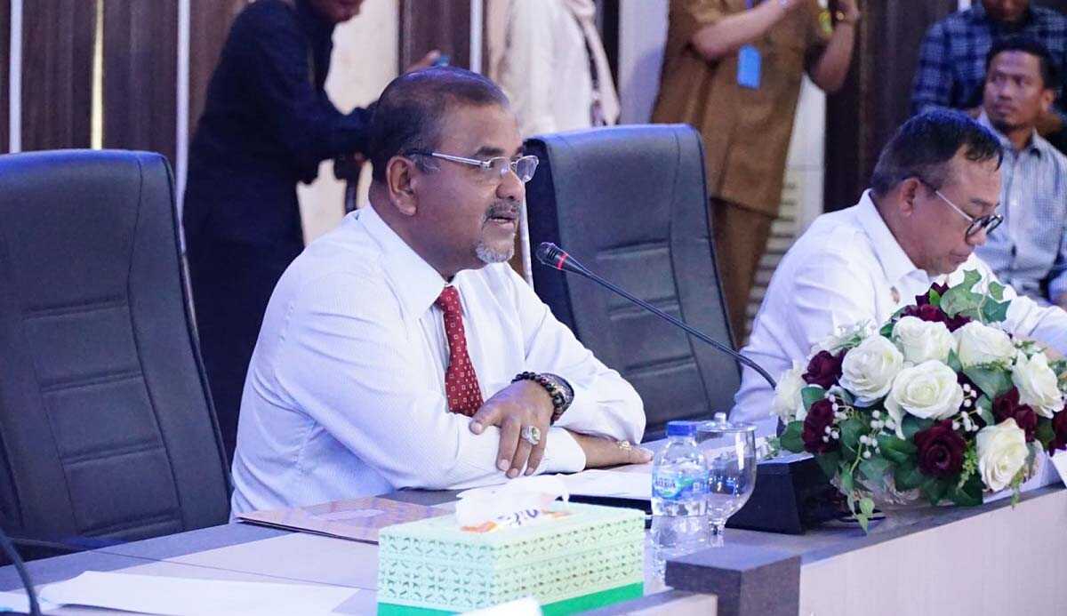 Bupati pimpin rapat GTRA Summit 2023 Bupati Karimun Aunur Rafiq didampingi Sekda Muhd Firmansyah memimpin rapat persiapan GTRA Summit di ruang rapat Cempaka Putih, Kantor Bupati, Rabu (9/8/2023). (Dok. Diskominfo Karimun)