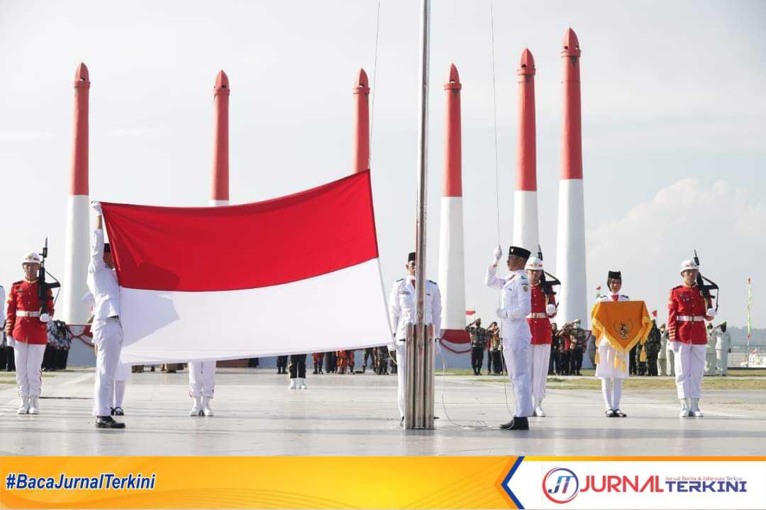 Ilutrasi pengibaran bendera merah putih pada HUT RI ke-77 tahun lal;u di Coastal Area. (Dokumentasi Humas Pemkab Karimun)