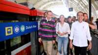 LRT Jabodebek Presiden Jokowi kembali menjajal LRT Jabodebek bersama penggiat seni Tanah Air dari Bekasi menuju Stasiun LRT di Dukuh Atas Jakarta