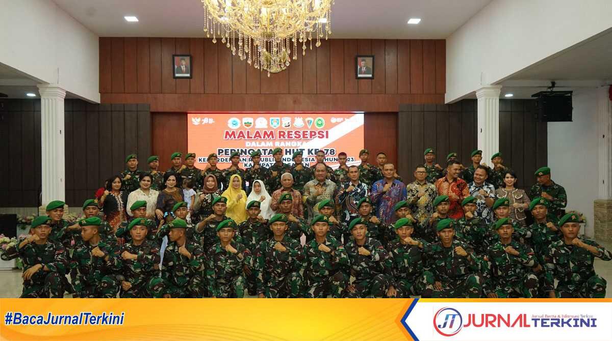 Malam resepsi kenegaraan di asahan Berfoto bersama usai acara malam resepsi dalam rangka HUT RI ke-78 di pendopo rumah dinas Bupati Asahan, Kamis (17/8/2023) malam. (Dok Diskominfo Asahan)