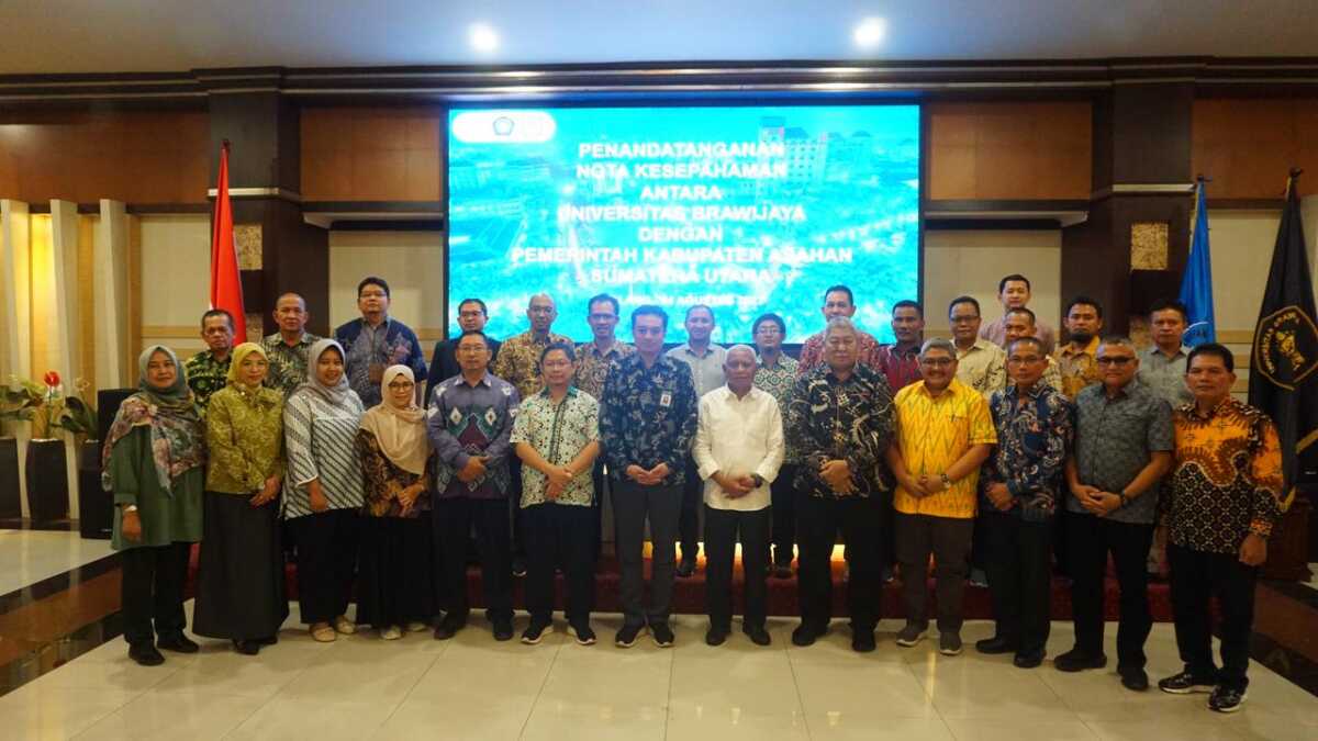 Berfoto bersama usai penandatanganan MoU antara Pemkab Asahan dan Universitas Brawijaya (Dok. Diskominfo Asahan)