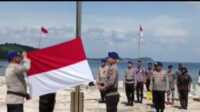 Polres Bintan kibarkan bendera di pulau terluar Polres Bintan mengibarkan bendera merah putih di pulau terluar, Pulau Tanjung Sading Bintan, Desa Teluk Sebong, Kecamatan Bintan Utara, Rabu (9/8/2023). (Dok. Humas Polres Bintan)