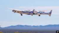 Virgin galactic Pesawat Virgin Galactic, Eve, membawa pesawat bertenaga roket Unity 22, lepas landas dari landasan pacu Spaceport America, di sebuah gurun New Mexico, AS hari Kamis, 10 Agustus 2023.