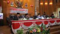 bupati Asahan Ikuti pidato kenegaraan presiden Bupati, Asahan H Surya dan wakil Bupati Taufik Zainal Abidin Siregara mengikuti rapat paripurna DPRD Kabupaten Asahan dalam rangka mendengarkan pidato kenegaraan Presiden Joko Widodo secara virtual dari Aula Rambate Rata Raya Sekretariat DPRD Kabupaten Asahan, Rabu (16/08/2023). (Dokumentasi pribadi)