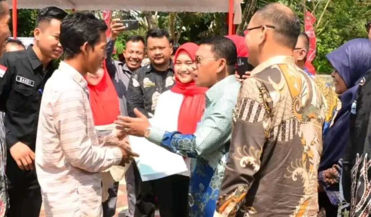 bupati muratara bagi sertifikat tanah gratis