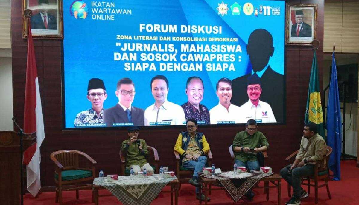 Dialog publik Zona Literasi IWO bertajuk Jurnalis, Mahasiswa dan Sosok Bacawapres "Siapa dengan siapa?", yang digelar Ikatan Wartawan Online (IWO) dalam memperingati ulang tahunnya ke-11 di Gedung Dewi Sartika, kampus Universitas Negeri Jakarta (UNJ), Senin (14/8/2023). (Dok. PP IWO)