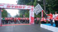 fungsi bike HUT RI di Asahan Bupati Asahan H Surya membuka fun bike dalam rangka memeriahkan HUT RI ke-78 di depan rumah dinasnya, Minggu (6/8/2023). (Dokumentasi pribadi)