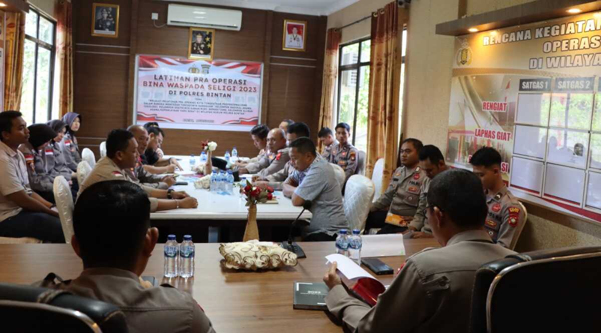 Polres Bintan menggelar latihan praoperasi dengan sandi Bina Waspada Seligi di Aula Tengah Polres Bintan pada Senin (28/08/2023). (Dok. Humas Polres Bintan)