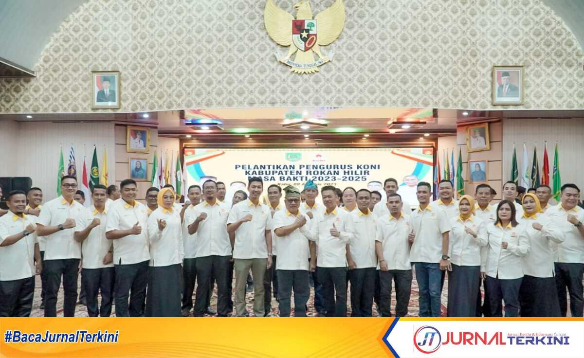 Bupati Rohil Afrizal Sintong, SIP., MSi, foto bersama usai menghadiri pelantikan Pengurus KONI Rohil masa bhakti 2023-2025, Rabu (9/8/2025). (Foto: dok. KONI Rohil)