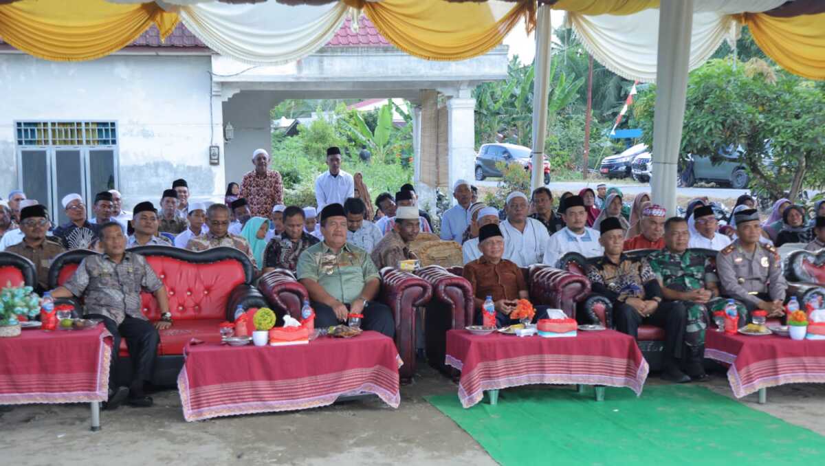 pembangunan masjid baiturrahman Asahan Bupati H. Surya BSc dan Wakil Bupati Asahan Taufik Zainal Abidin Siregar, S. Sos, M. Si. melakukan peletakan batu pertama pembangunan Masjid Baiturrahman Dusun I Desa Sei Kepayang Kiri, Kecamatan Sei Kepayang Barat, Kabupaten Asahan, Kamis (31/08/2023). (Dokumentasi pribadi)