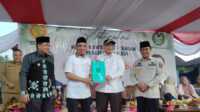 Wakil Menteri Pertanian (Wamentan) Harvick Hasnul Qolbi (2 kanan) saat berkunjung ke Kelurahan Pulau Kijang, Kecamatan Reteh, Kabupaten Indragiri Hilir, Selasa (22/8/2023). (JurnalTerkini.id/abdullah)