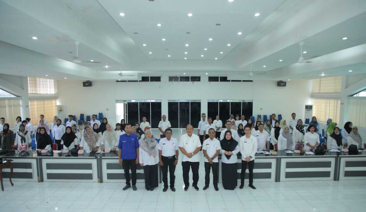 si bela PNS Asahan Badan Kepegawaian dan Pengembangan Sumber Daya Manusia (BkPSDM) Kabupaten Asahan menggelar sosialisasi Sistem Registrasi Tugas Belajar (SiBela) PNS di Aula Melati Kantor Bupati Asahan, Rabu (23/08/2023). Berfoto bersama. (dok Diskominfo Asahan)