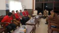 soksi asahan Bupati Asahan H. Surya, Bsc menerima audiensi jajaran pengurus Dewan Pimpinan Cabang (Depicab) SOKSI Kabupaten Asahan di ruang kerjanya, Selasa (08/08/2023). (Dok. Diskominfo Asahan)