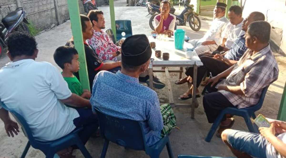 warga kampung tua batam Warga Kampung Tua Batu Ampar curhat ke psikolog muda Dr Irfan, Minggu (27/8/2023). (kepri.siberindo.co)