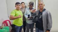 IMG-20230905-WA0036 NI (tengah), tersangka kasus pencurian di salah satu rumah di Jalan Pramuka, Kelurahan Tanjungbatu Kota, Kecamatan Kundur pada 31 Agustus 2023 lalu, setelah diamankan polisi. (Dok Pribadi)