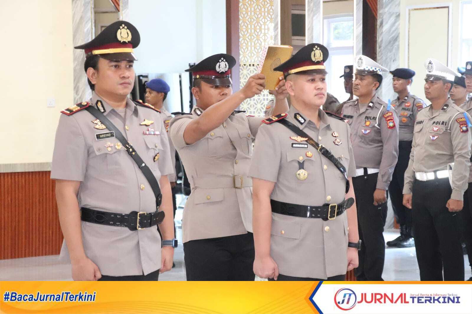 IMG-20230915-WA0041 Pengucapan sumpah dan janji terhadap Iptu Alfian Dwi Wahyudi Nuntung sebagai Kasat Resnarkoba Polres Karimun yang baru menggantikan AKP Arsyad Riyandi di Mapolres Karimun, (Jumat (15/9/2023). (Dok Humas Polres Karimun)