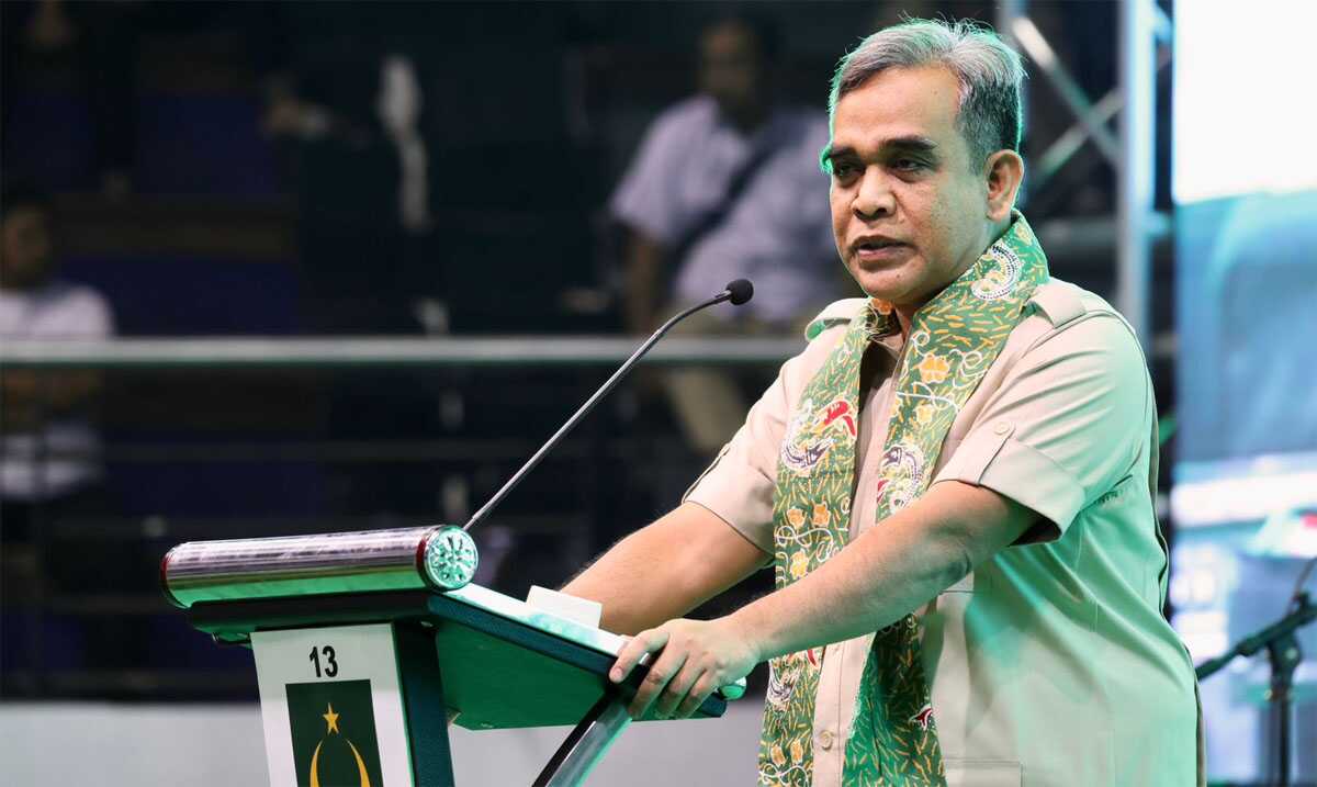 Sekjen Partai Gerindra Ahmad Muzani menghadiri konsolidasi serta deklarasi dukungan dari Partai Bulan Bintang (PBB) kepada Prabowo Subianto di DBL Arena, Surabaya, Jawa Timur, Minggu (3/9/2023). (siberindo.co)