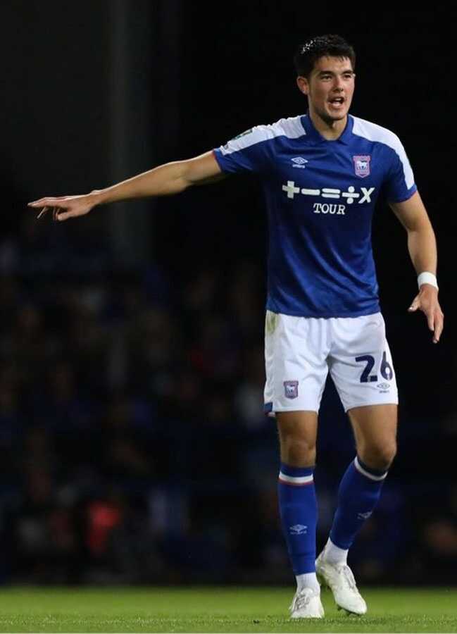 Elkan Baggot saat menuntaskan gol penentu. (IG @ipswichtown)