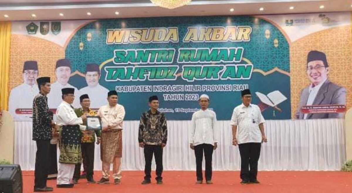 Bupati Inhil, HM Wardan, saat kata sambutan mengawali Wisuda Akbar Santri Rumah Tahfidz Qur'an, Jumat (15/09/2023). (Dok Bagian Prokopim Setda Inhil)