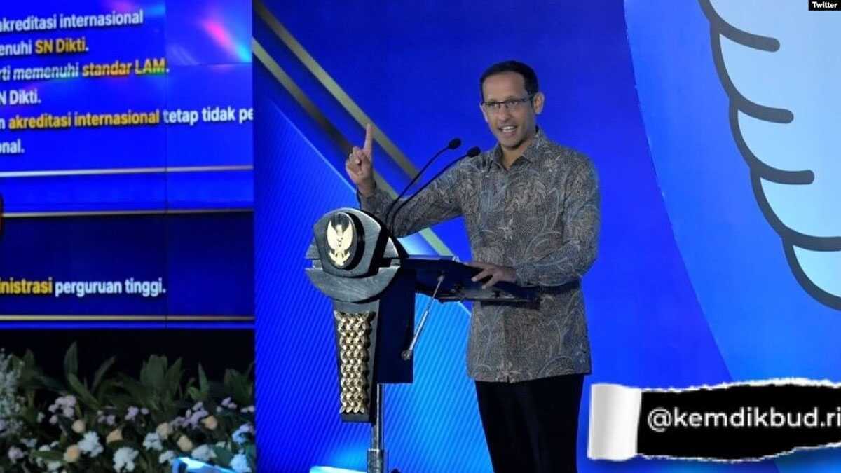 mendikbudristek nadiem makarim Mendikbudristek Nadiem Makarim di kantor Kemendikbudristek, Senayan, Jakarta, 29 Agustus 2023. (Twitter/@Kemdikbud_RI)
