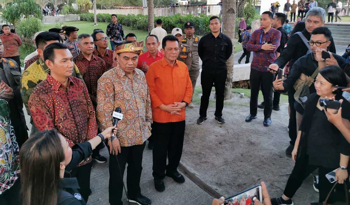 menkominfo kepri siaran digital Menteri Komunikasi dan Informatika Budi Arie Setiadi bersama Gubernur Kepri Ansar Ahmad di Lagoi, Bintan. (Foto: Kominfo Kepri).
