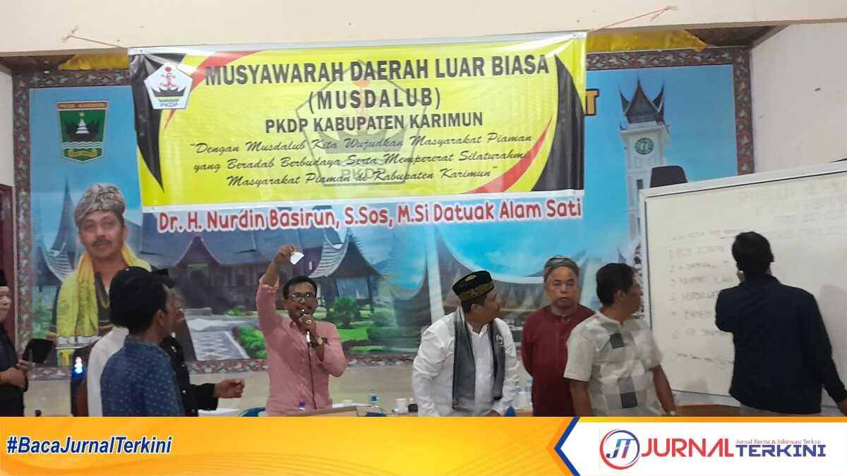Ketua DPW PKDP Kepri H Nurman dan beberapa penurus DPW serta saksi memimpin penghitungan suara. (JurnalTerkini.id/rusdi)