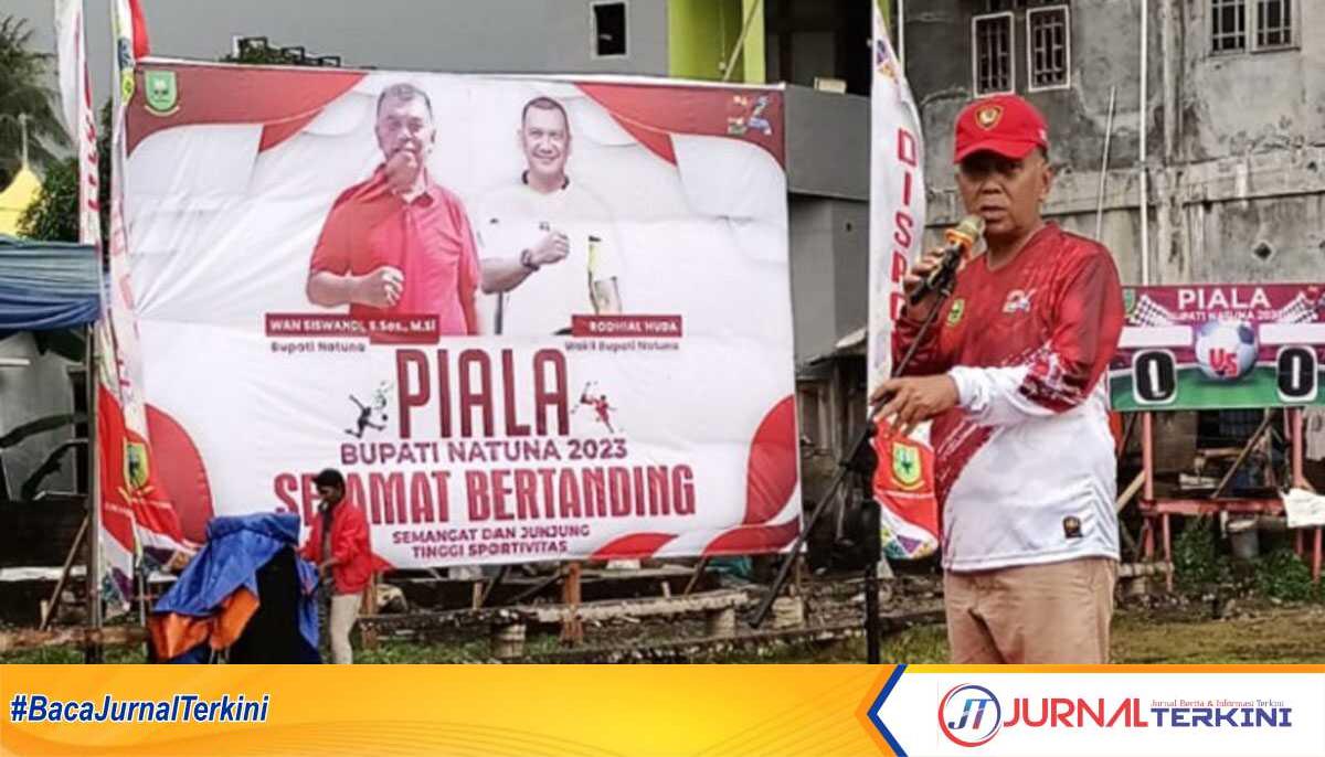 Bupati Natuna, Wan Siswandi saat memberikan kata sambutan di acara Open Turnamen Piala Bupati Natuna 2023 di Lapangan Bola Sri Srindit, Kecamatan Bunguran Timur, Senin (11/09/2023). (Dokumentasi pribadi)