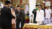 pelantikan hasan penjabat wali kota tanjungpinang Gubernur Kepri Ansar Ahmad melantik dan mengambil sumpah jabatan terhadap Hasan, sebagai Penjabat Wali Kota Tanjungpinang di Gedung Daerah Provinsi Kepri, Tanjungpinang, Kamis (21/9/2023). (Diskominfo Kepri)