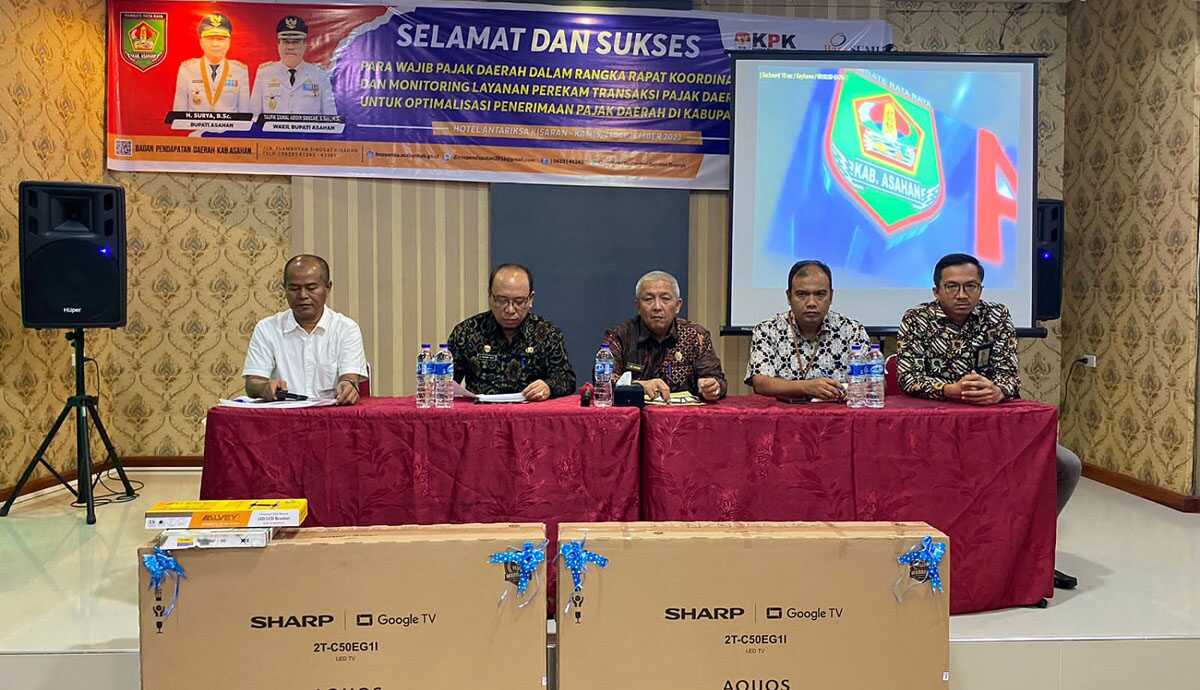 Rapat koordinasi untuk mengevaluasi layanan perekam transaksi pajak daerah dalam rangka optimalisasi penerimaan pajak daerah di aula Hotel Antariksa Kisaran, Kamis (21/9/2023) (Dok Diskominfo Asahan)