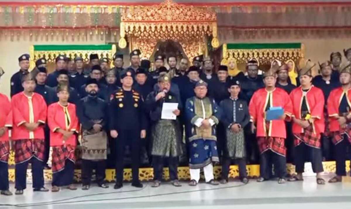 pernyataan sikap LAM soal kasus relokasi lahan di rempang Lembaga Adat Melayu (LAM) Kepri Kabupaten Karimun menyampaikan pernyataan sikap terkait kasus relokasi warga Rempang dan Galang, Kota Batam di gedung Balai Adat Melayu, Poros, Meral, Sabtu (10/9/2023). (Dokumentasi pribadi)