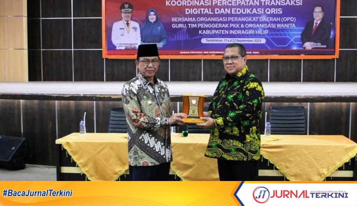Bupati Indragiri Hilir H.M Wardan dan Kepala Perwakilan Bank Indonesia Provinsi Riau, Muhamad Nur sepakat untuk percepatan transaksi digital dan edukasi QRIS di Kabupaten Indragiri Hilir (Inhil) di Gedung Engku Kelana Tembilahan, Kamis, (21/09/2023). (Dok Bagian Prokopim Setda Inhil)