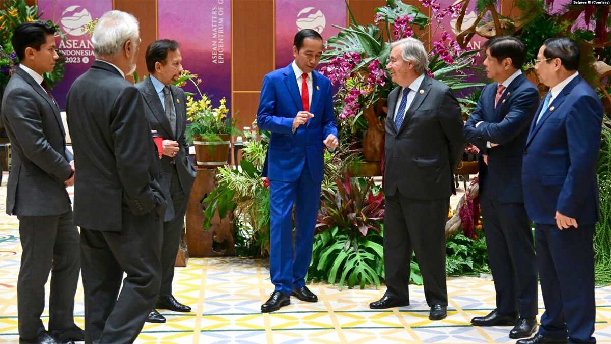 sekjen pbb-jokowi Presiden Joko Widodo saat bertemu dengan Sekjen PBB Antonio Guterres di sela-sela KTT ASEAN-PBB di Jakarta. (Foto: Courtesy/Setpres RI)